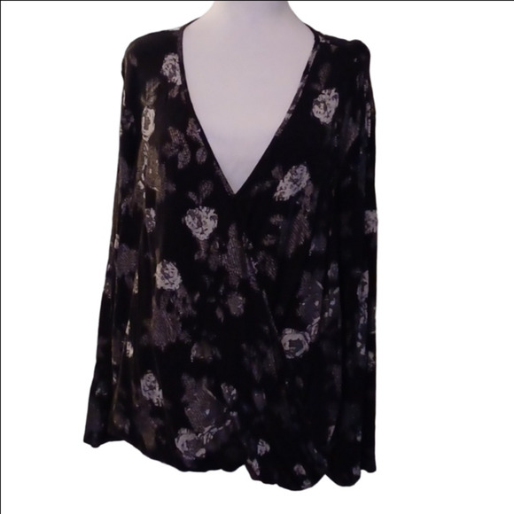 💙🌺Ellen Tracy Black and White Knit Top - Picture 9 of 11